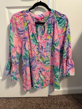 Lilly top nwot